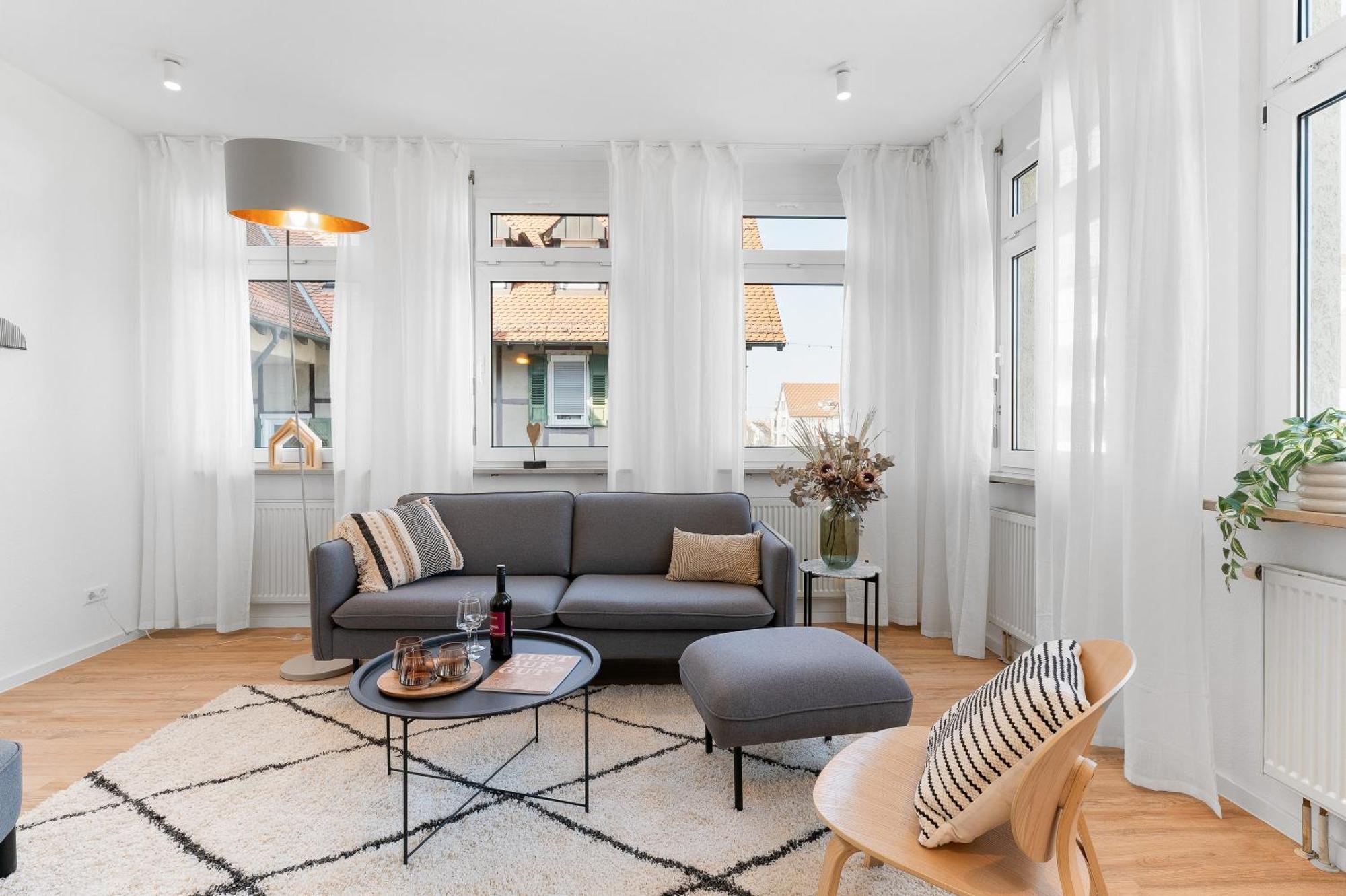 Helle Zentrumsnahe Familienfreundliche Ferienwohnung Fellbach Bagian luar foto